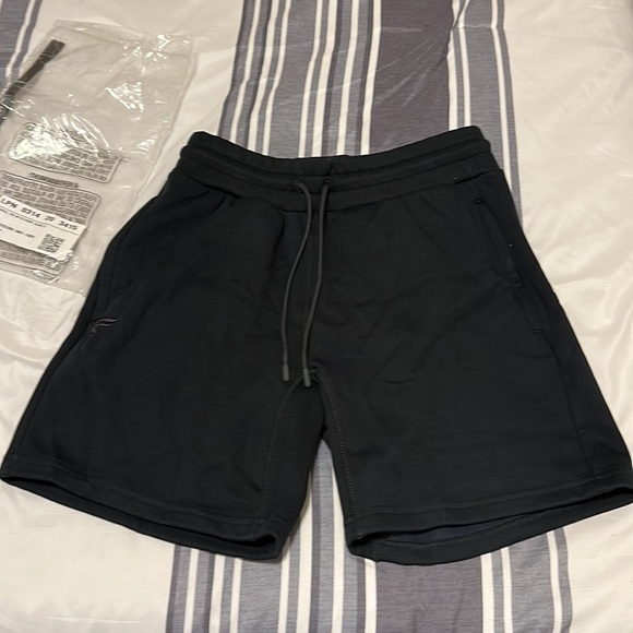 Fabletics Go To Shorts - Picture 2 of 4